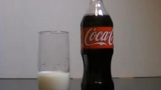 Este es el resultado de agregar leche a la Coca Cola.