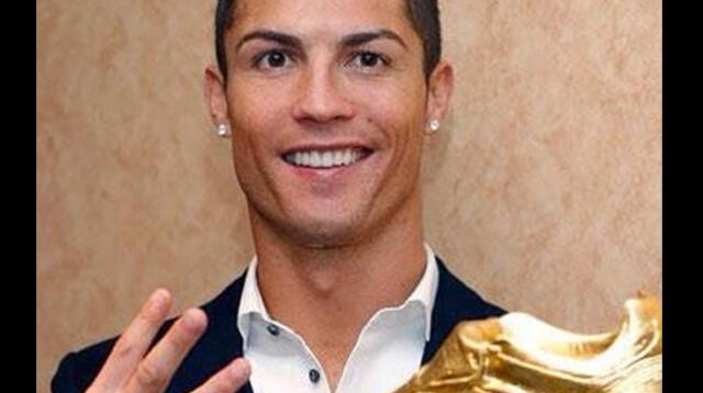 Cristiano Ronaldo recibe su tercera bota de Oro y sequiría en Real Madrid hasta el 2018