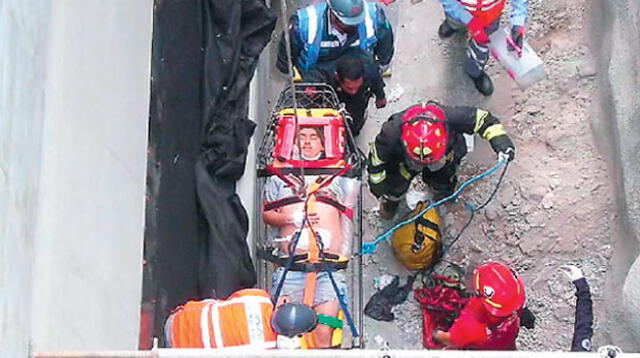 Fue rescatado por los bomberos en forma espectacular y conducido al hospital Arzobispo Loayza.