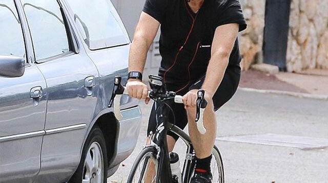 Bono de U2 iba a bordo de su bicicleta cuando sufrió el aparatoso accidente que le costó múltiples fracturas.