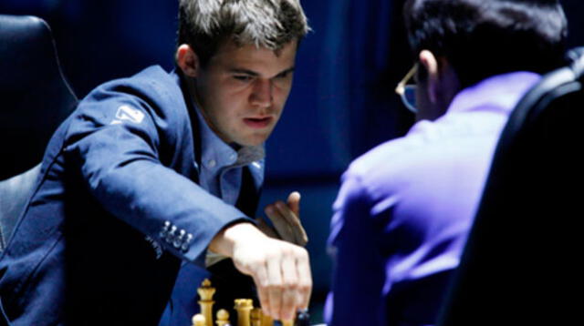 Carlsen lideró las piezas blancas y se mostró implacable.