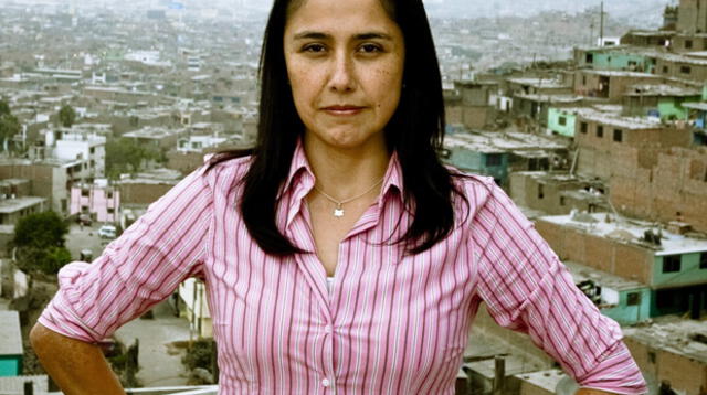Nadine Heredia pide compromiso para combatir la violencia contra la mujer.