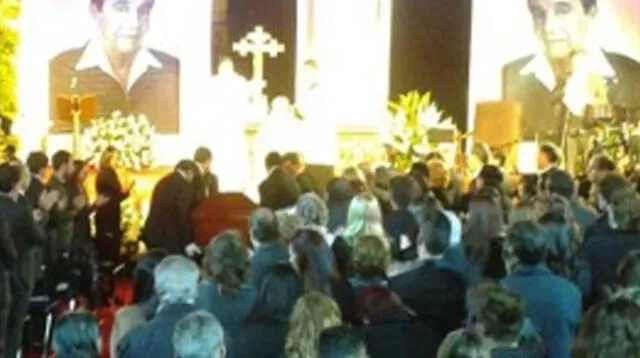 'Kiko' asistió a misa de Roberto Gómez Bolaños, 'Chespirito'.