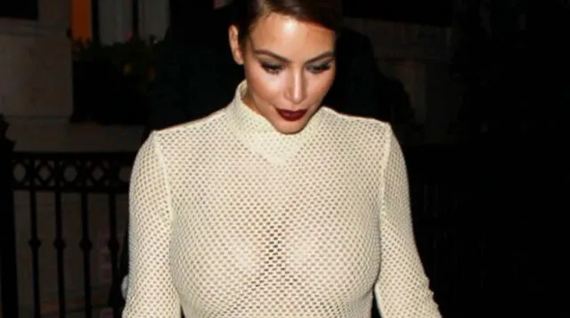 Ya en anteriores oportunidades, Kim Kardashian ha usado trajes color piel.