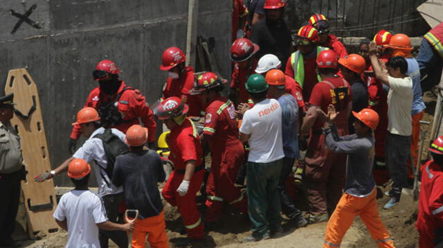 Los trabajadores fueron rescatados en poco más de una hora.
