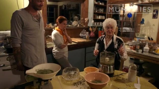Anciana de 91 años es una experta cocinera de platillos en base a marihuana.