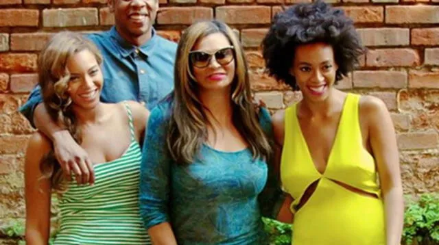 Beyonce con su esposo y hermanas.