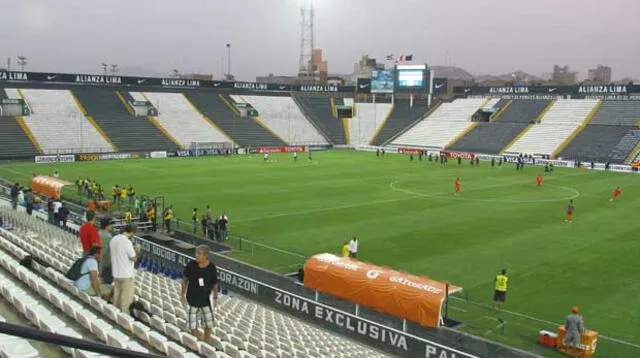 El estadio triste, vacío y frío como lo fue Alianza.