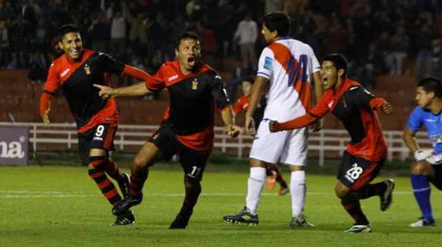 Zúñiga y Fernández estuvieron en una gran noche y con sus goles iluminaron el triunfo del dominó.