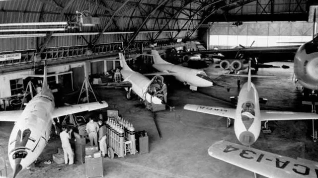 Una foto de un hangar de la NACA. 