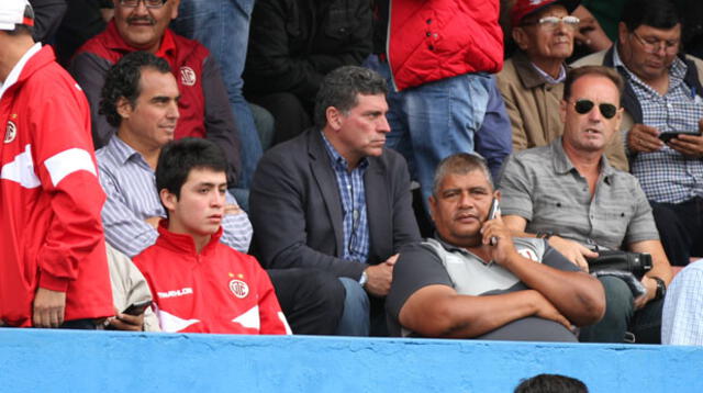 Suárez presenció el juego de su equipo junto a “Chemo” del Solar 