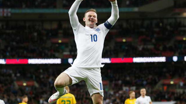Rooney celebra su conquista que abrió la goleada.
