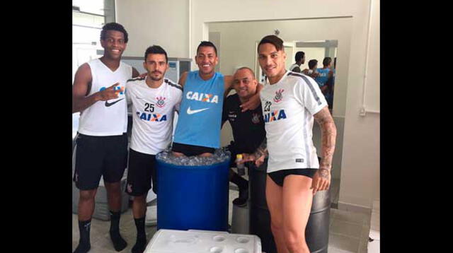 Paolo y sus compañeros del Corinthians. 