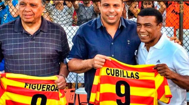 El 'Nene' recibió una camiseta del Strikers con el número de Ronaldo. 