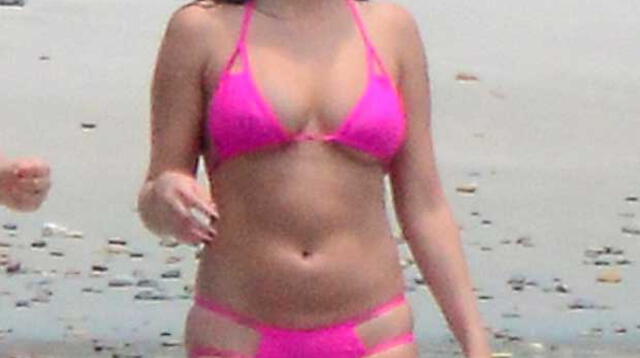 Selena Gómez sorprende por subida de peso en playa de México. 