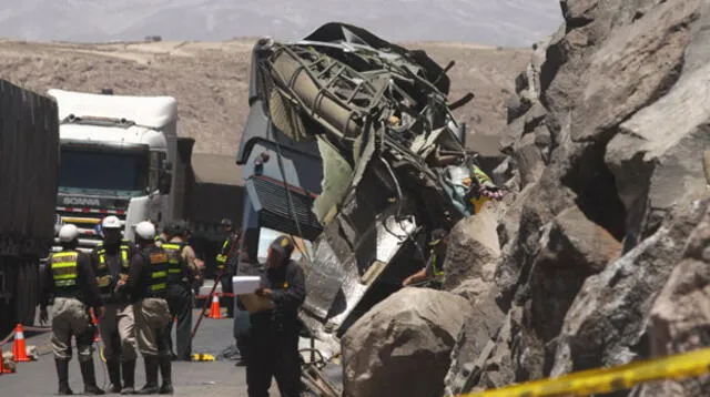 Falta hallar cuatro personas desaparecidas en accidente de Huancavelica.