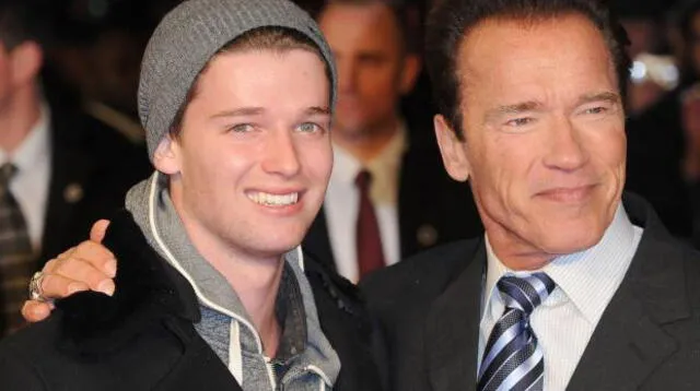 El actor Arnold Schwarzenegger junto a su hijo