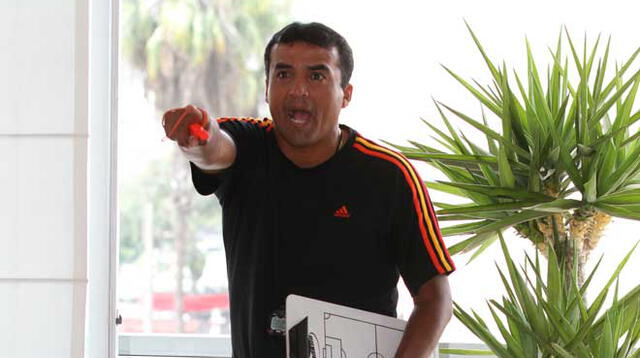 Cuenta que incluso, cuando jugaba en menores del club crema, asistía sobre todo a los partidos del cuadro blanquiazul
