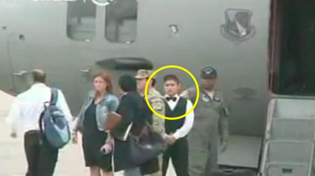 Lo atendieron y le dieron de comer en el avión