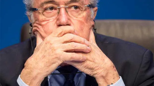 Joseph Blatter se va de la FIFA. Tardó mucho en tomar la decisión.