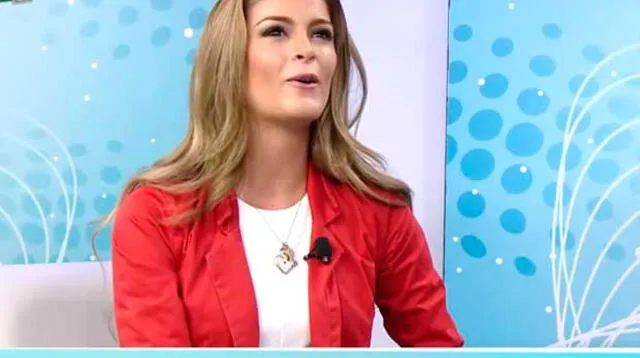 Laura hablando de fútbol.