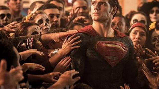 Henry Cavill encarnando a Superman