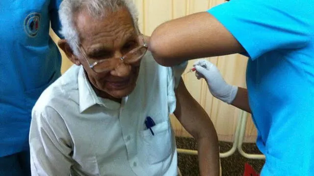 Se vacunaron a 300 adultos mayores del Centro de Atención Residencial 'Canevaro'