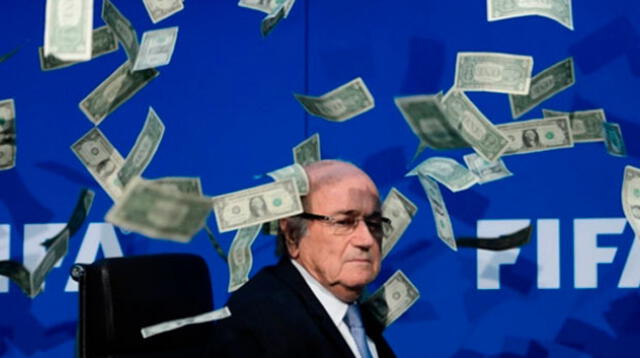 Blatter solo optó por retirarse para luego dar a conocer su molestia por lo ocurrido