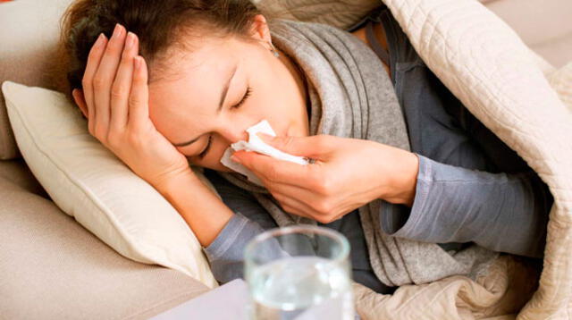Es causada por una complicación de un resfrío y la alergia a la humedad, el polvo y los ácaros.