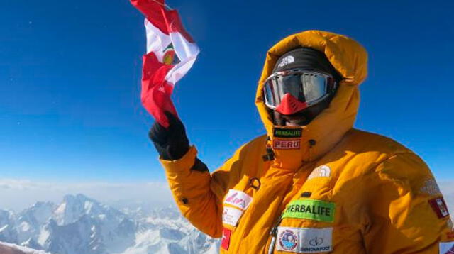 Richard Hidalgo en la cumbre del Gasherbrum II