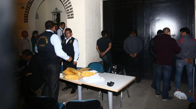 Los cuatro detenidos fueron llevados a delegación