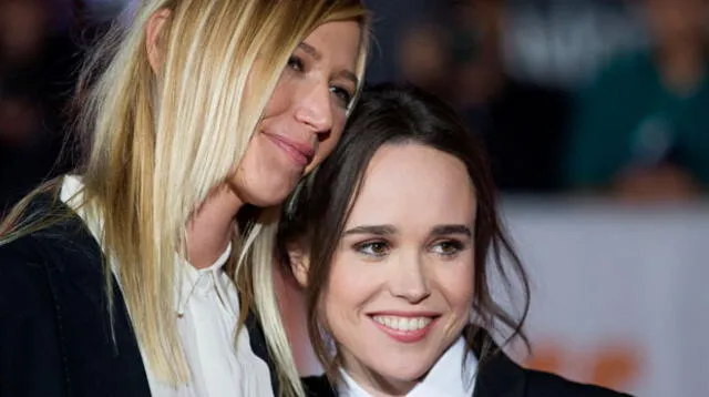 Samantha Thomas y Elle Page, felices en la alfombra roja del festival de cine de Toronto este 2015.