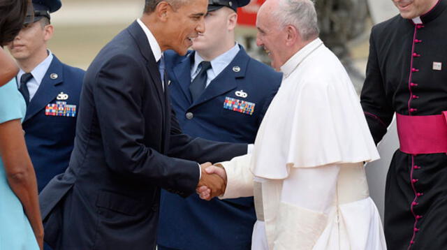Obama y el papa se saludaron con un largo apretón de manos