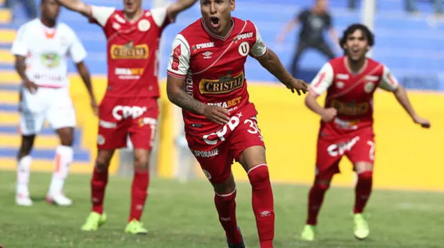 Ruidíaz celebra su gol que hizo posible el triunfo en el ciudad de Cumaná a casi tres mil metros sobre el nivel del mar