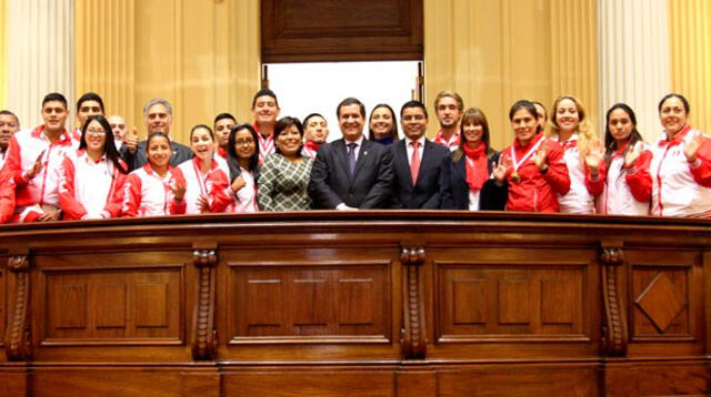 Acto estuvo presidido por el presidente del Congreso