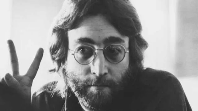 John Lennon y su señal de paz y amor.