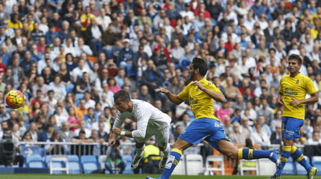 El gol de Cristiano Ronaldo en el arco de Las Palmas.