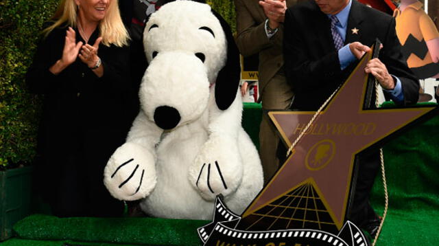 Famoso beagle ya tiene su estrella a pocos días del estreno de su película