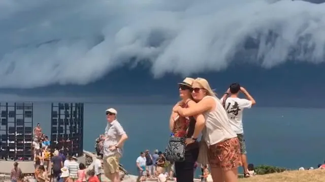 La asombrosa nube causó pánico entre la gente.
