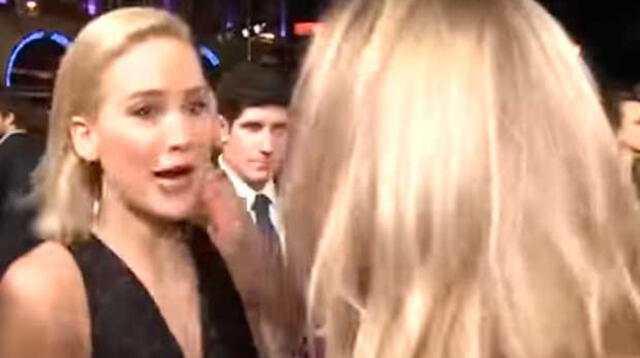 Jennifer reaccionó así tras el beso.