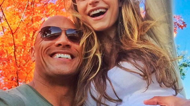 Dwayne Johnson y su novia Lauren Hashian.