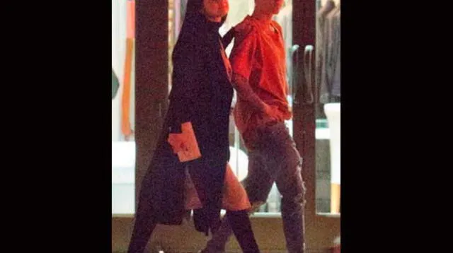 Selena Gómez y Justin Bieber en las calles de Beverly Hills.