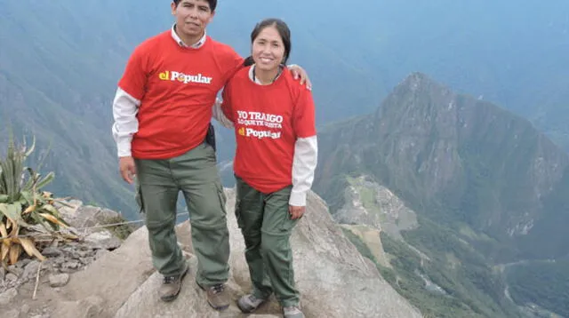 Hinchas de El Popular en Machu Picchu.