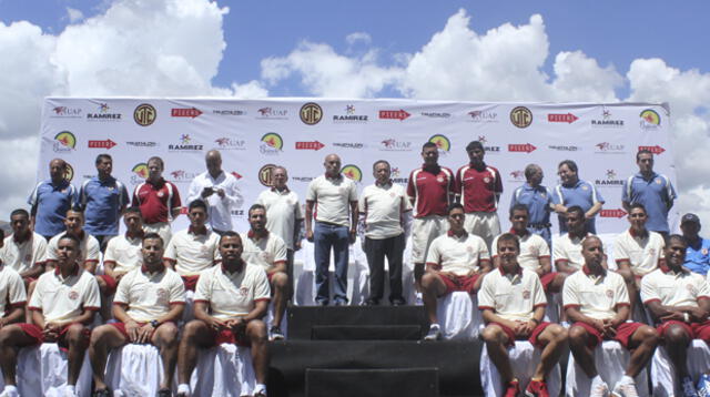 El plantel completo del equipo cajamarquino que es dirigido por Rafael Castillo.