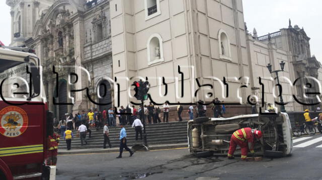 El choque ocurrió frente a la Catedral de Lima