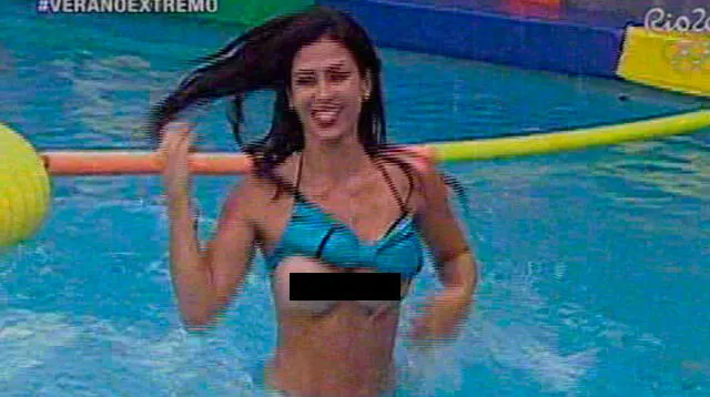 El bikini no pudo contener su poderosa delantera.