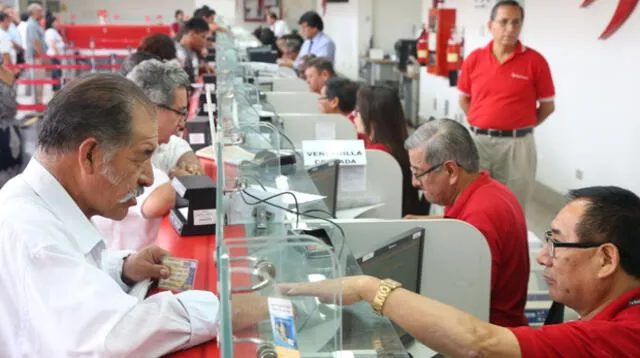 Fonavistas llegaron desde temprano a las agencias del Banco de la Nación. 