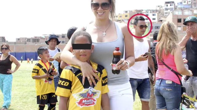 Melissa junto a su hijo Adriano. Atrás se observa a Diego Chávarri.