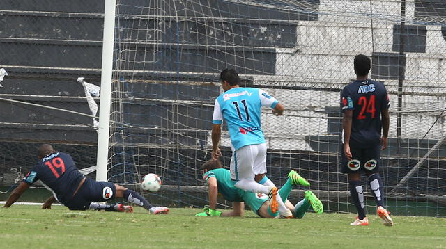 El primer gol de la tarde: Santacruz para Sullana.