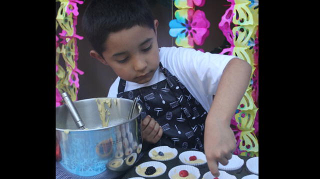 Incorpora más frutas para que tenga sabor los muffins.